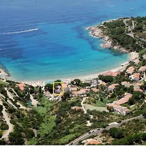Lorenza E Mini Spiaggia di Cavoli